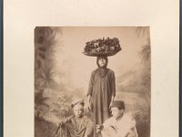 Kat-Nr. 609  Kat-Nr. 609- Photobestand Vasel, Beschriftung Photo: H. Arnoux, Port Said. No 1011, Vendeuses de Legumes, Beschriftung Vasel: Ägyptische Gemüsehändler.